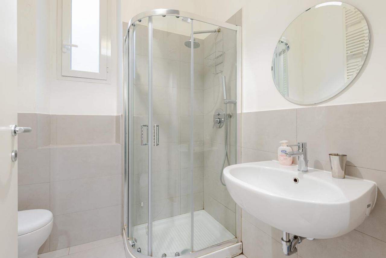New & Cozy Apt In Porta Romana Milan Luaran gambar