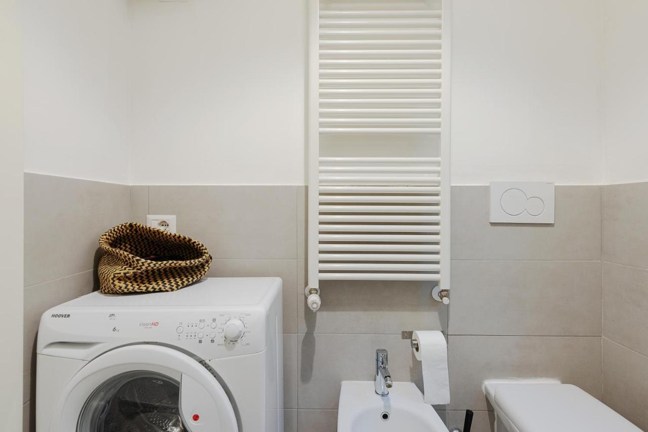 New & Cozy Apt In Porta Romana Milan Luaran gambar