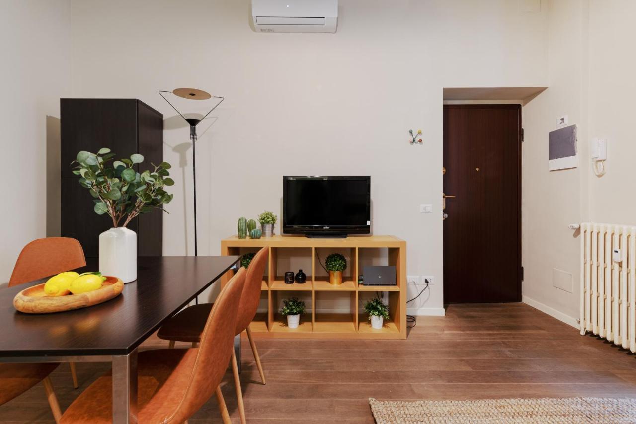 New & Cozy Apt In Porta Romana Milan Luaran gambar